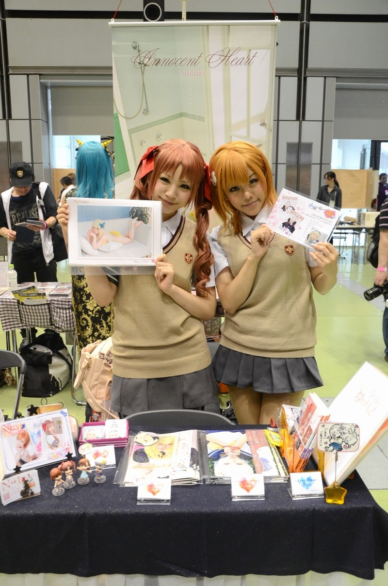 Illustration for article titled Buy Photos of Bikini Cosplayers from Cosplayers in Bikinis